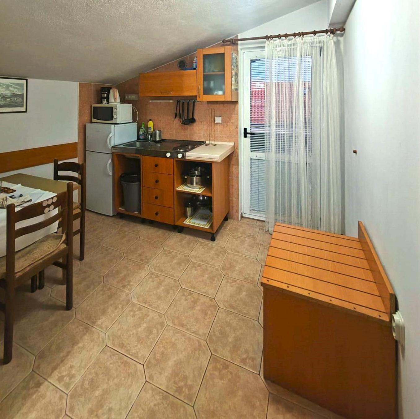 Apartments Turan Centrally Located With Free Parking Игране Экстерьер фото