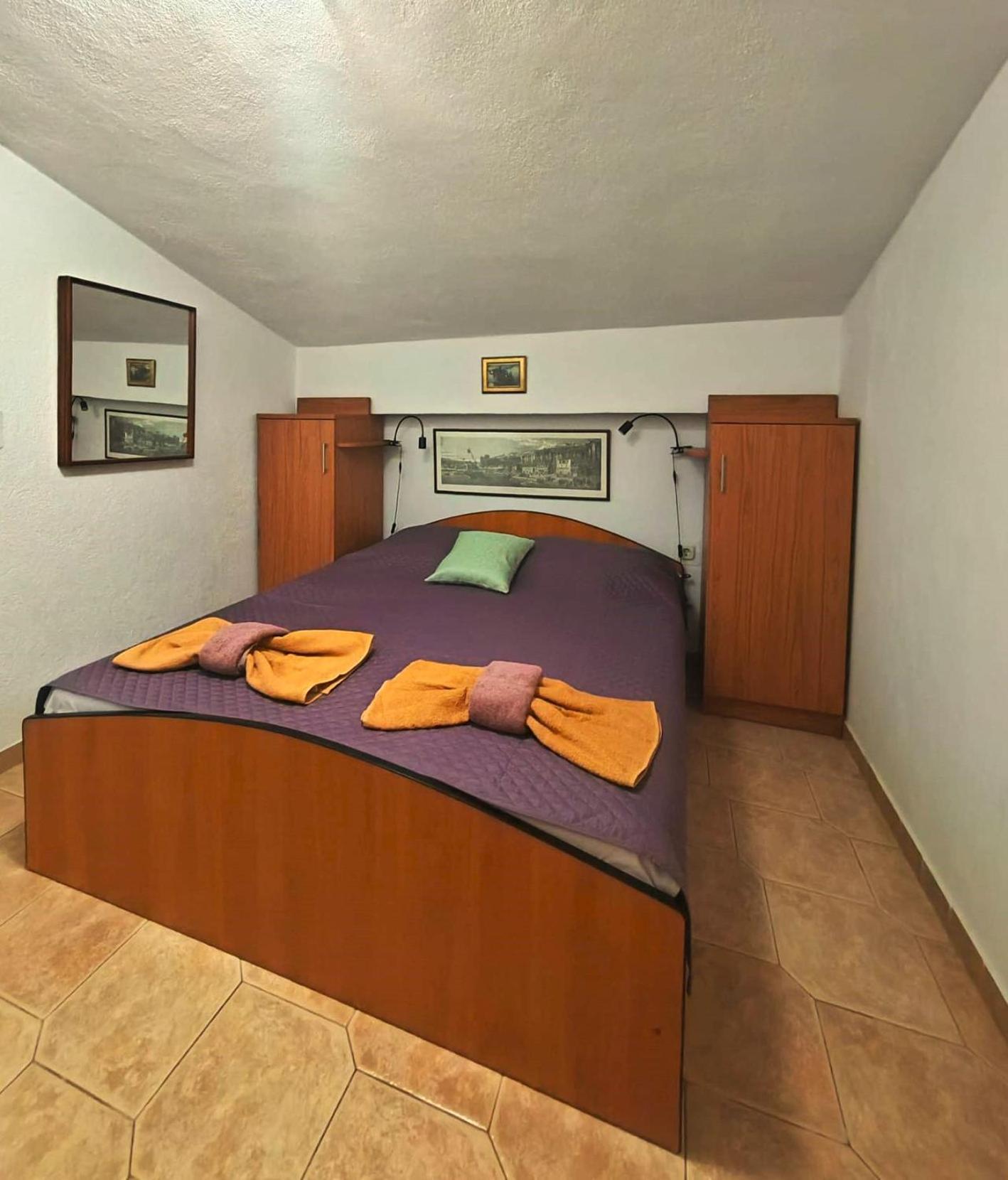 Apartments Turan Centrally Located With Free Parking Игране Экстерьер фото